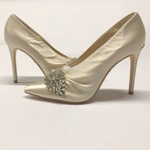 Womens Badgley Mischka Vanilla Ivory Satin Embellished Pumps Size 7.5